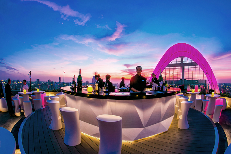 Rooftop bar Red Sky Bar and Cru Rooftop Bar at Centara Grand, Centralworld, Best hotel bars in Bangkok