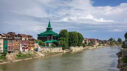Hotels near Srinagar airport