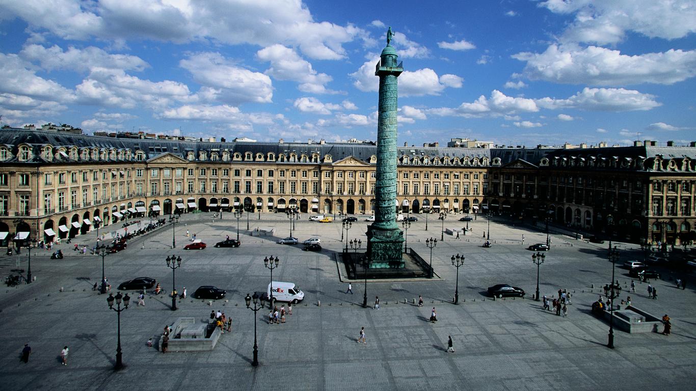 Car hire in Place Vendôme (Paris)