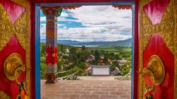 Hotels near Lijiang airport