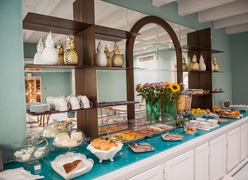Buffet Photo