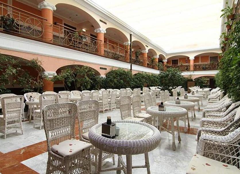 Banquet hall Photo