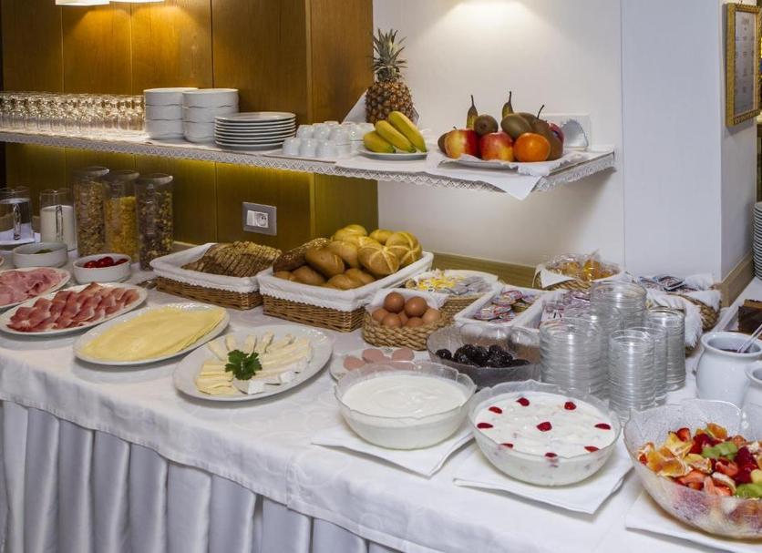Buffet Photo