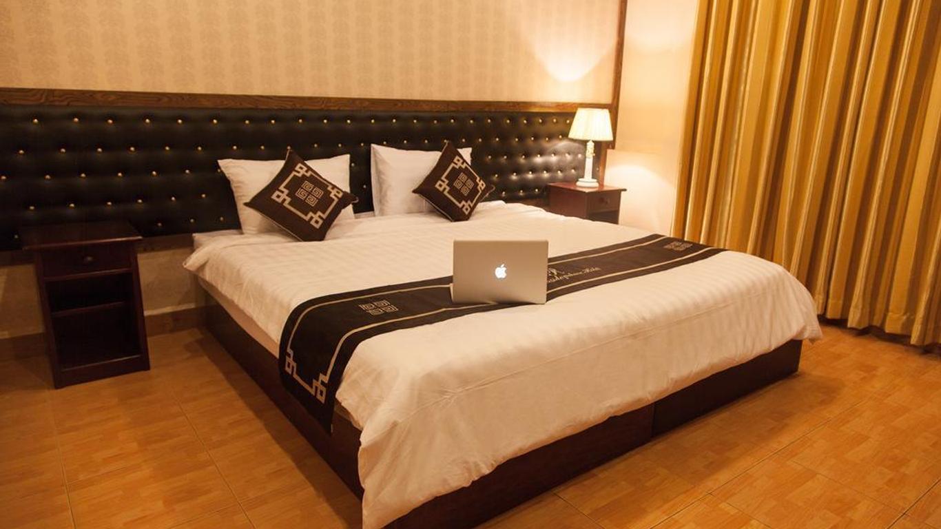 Charming Riverside Hotel