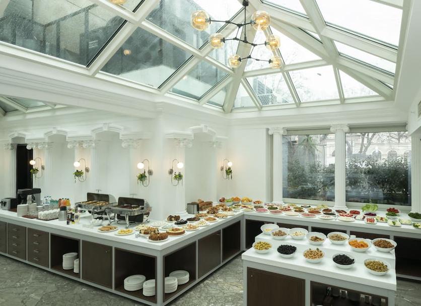 Buffet Photo