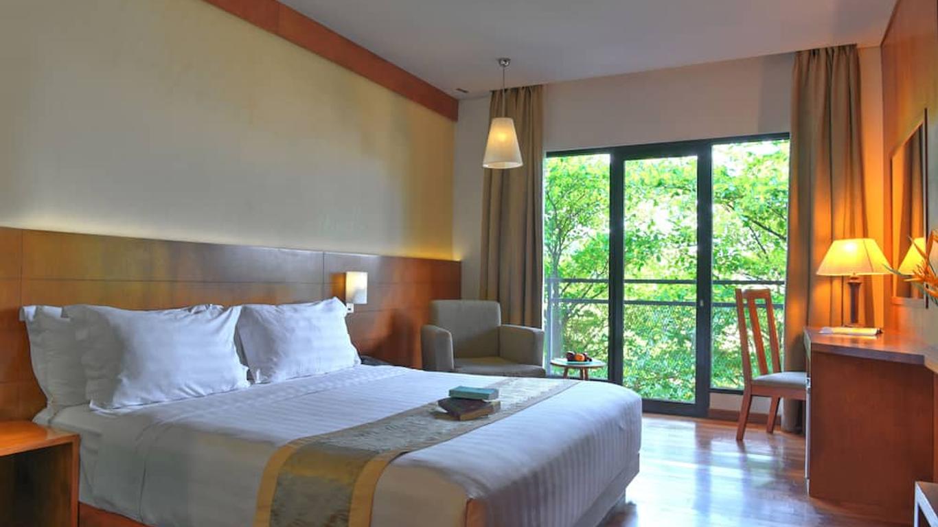 Oak Tree Emerald Hotel & Coventions Semarang