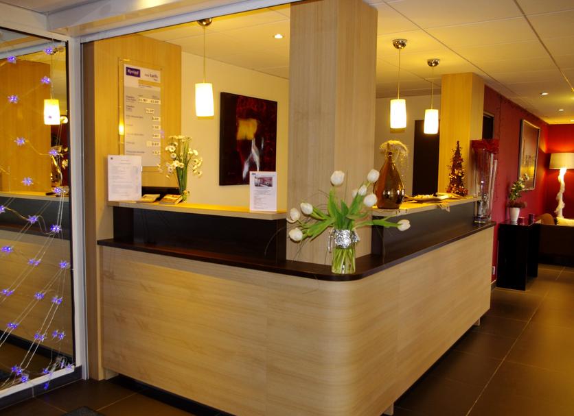 Front desk Photo