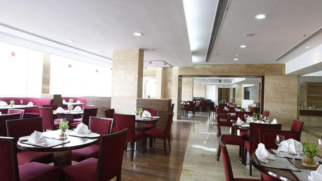 Clarks Inn Suites - Delhi Ncr