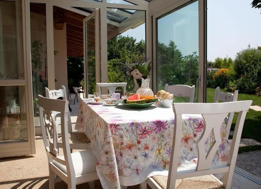 Dining room Photo