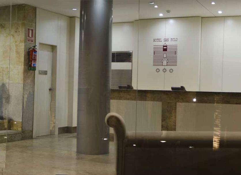 Front desk Photo