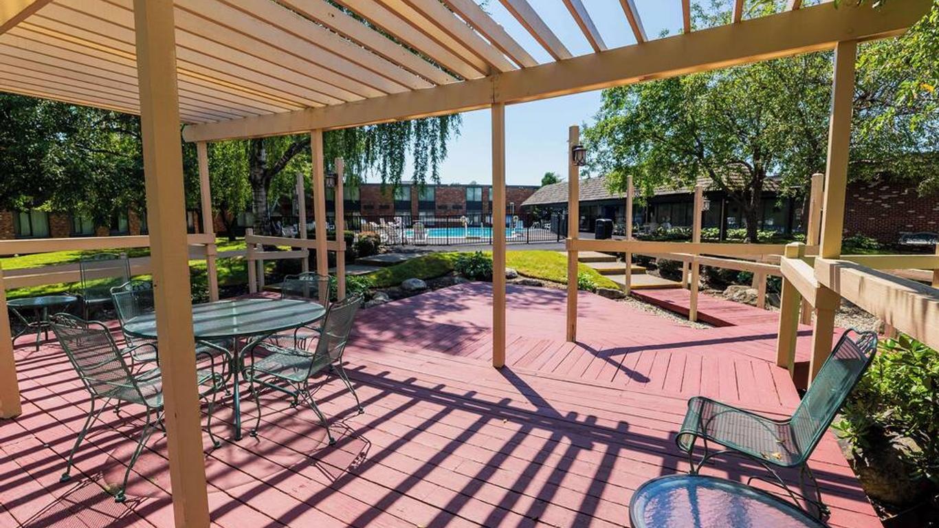 Fireside Inn & Suites Portland