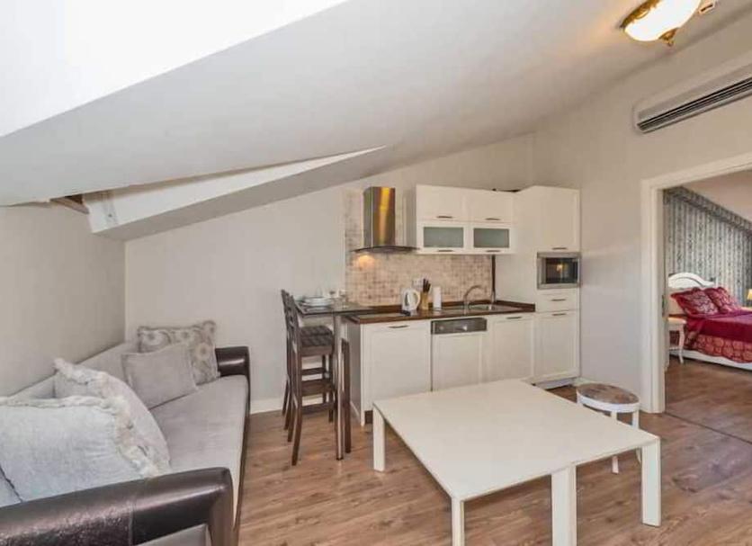 Kitchen Photo