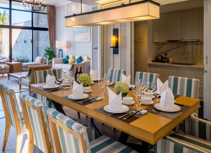 Dining room Photo