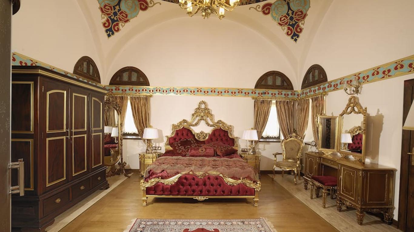 Cesme Kanuni Kervansaray Historical Hotel