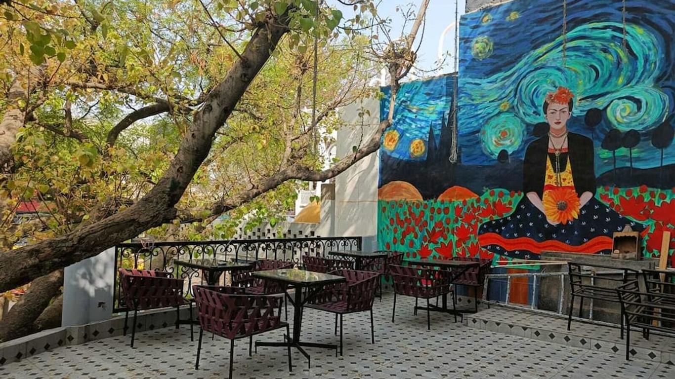 Maya Hotel & Restaurant