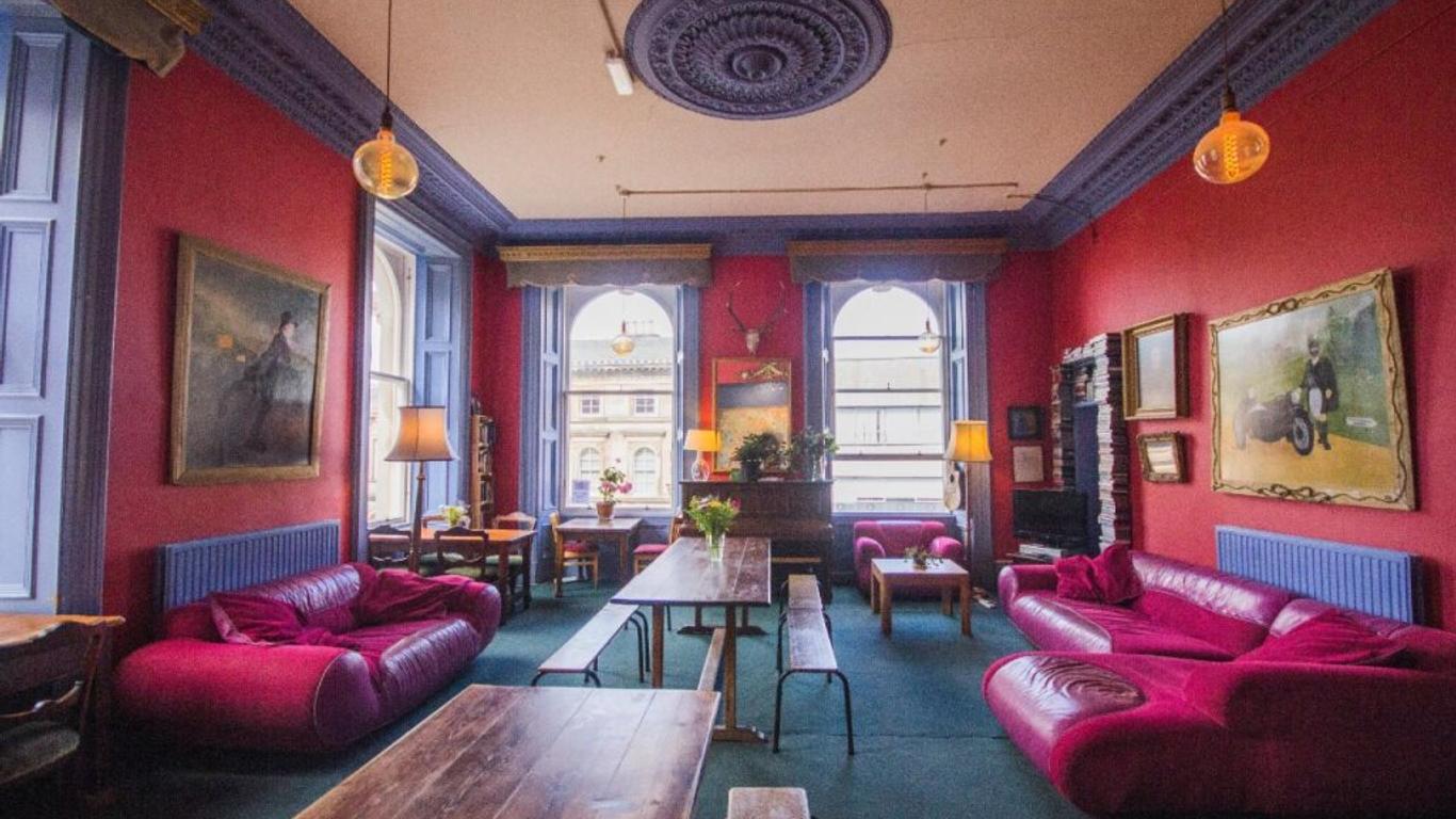 Willy Wallace Hostel