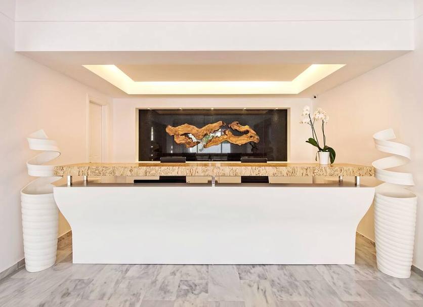 Front desk Photo