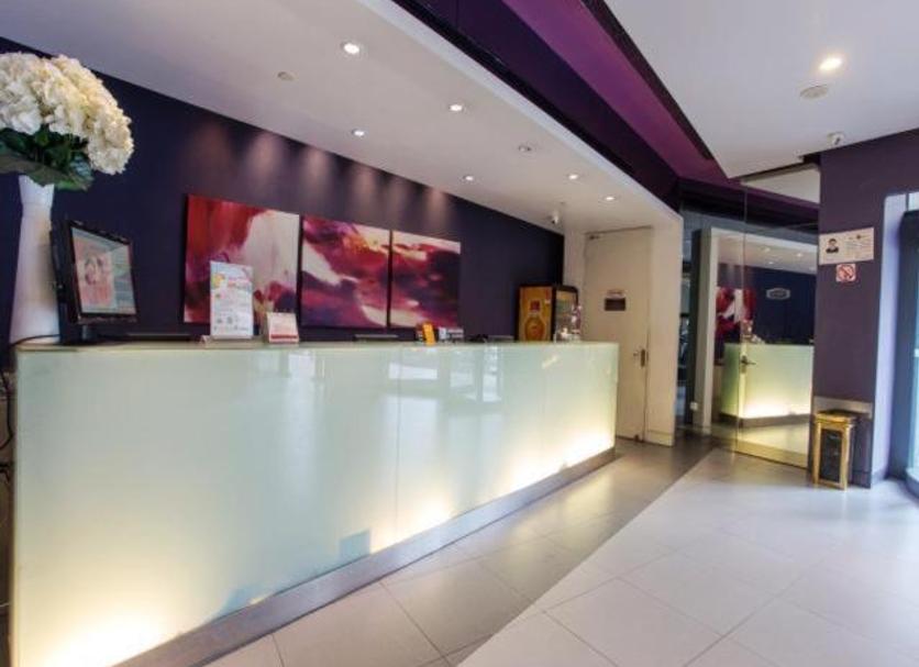 Front desk Photo