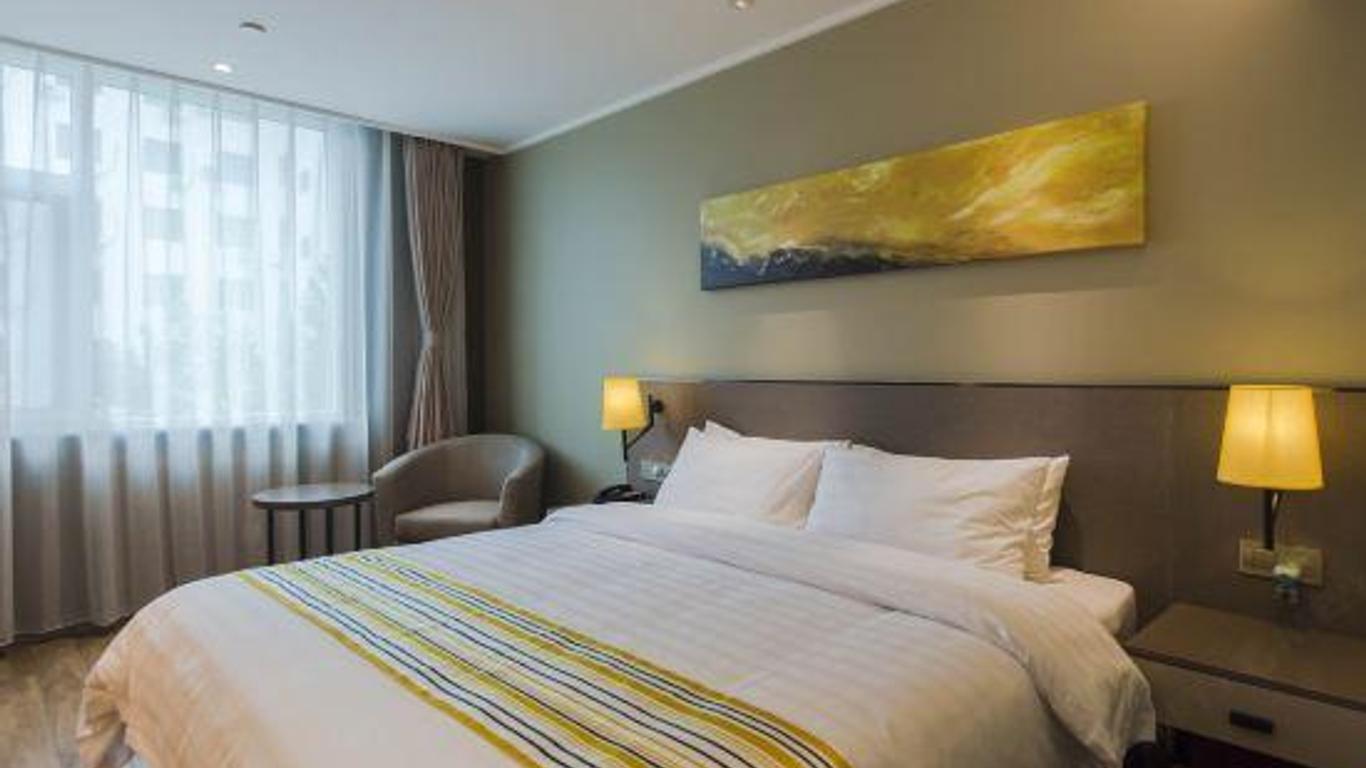 Home Inn Plus (Shijiazhuang Lerthai Center Ping'an Street Metro Station)