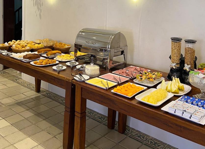 Buffet Photo