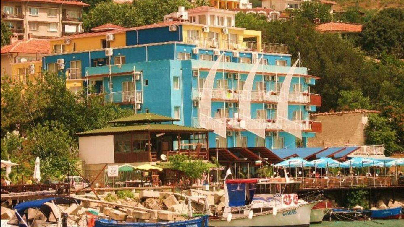 Lotos Hotel