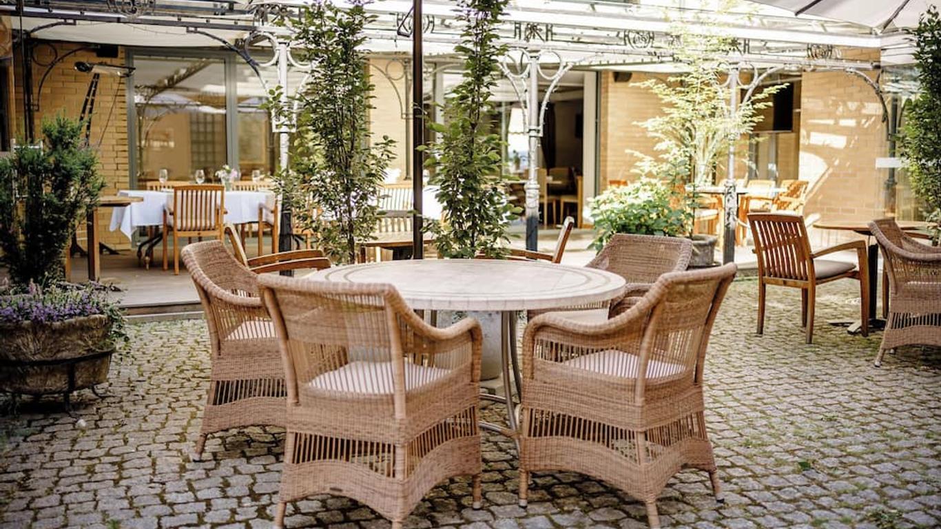 Euterpe Hotel