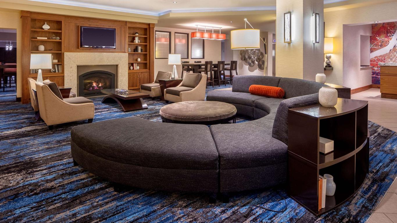 DoubleTree Suites by Hilton Minneapolis