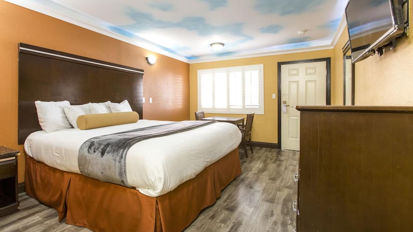 Hollywood Palms Inns & Suites