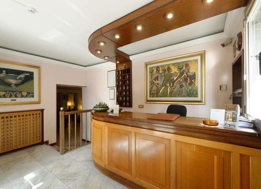Front desk Photo