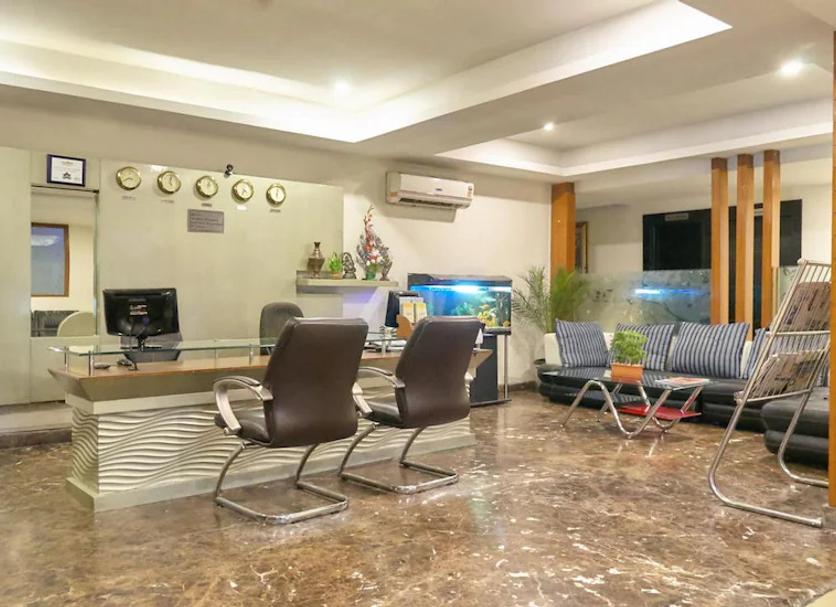 Front desk Photo