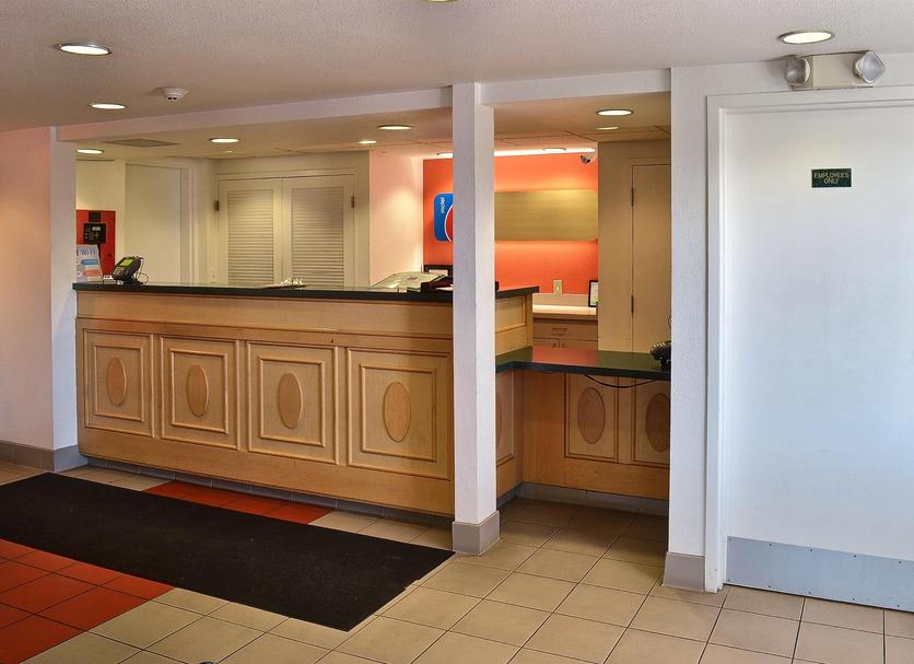 Front desk Photo