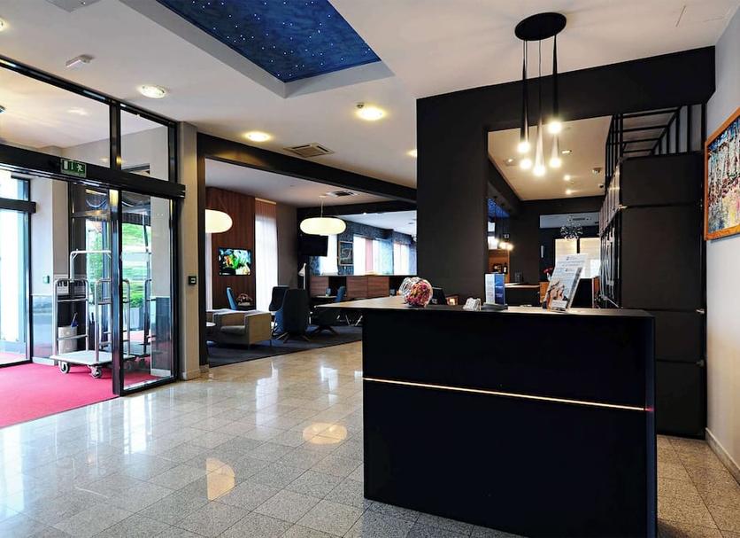 Front desk Photo