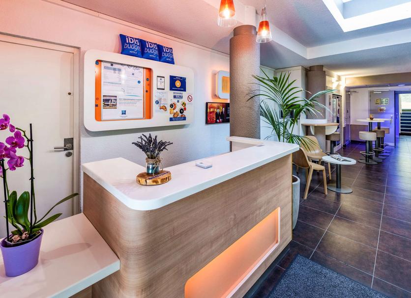 Front desk Photo