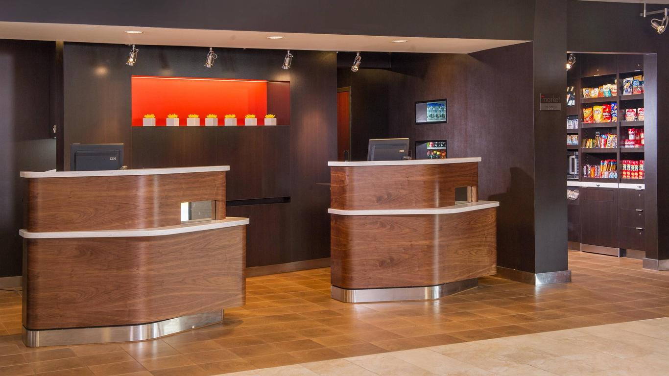 Courtyard by Marriott Richmond West