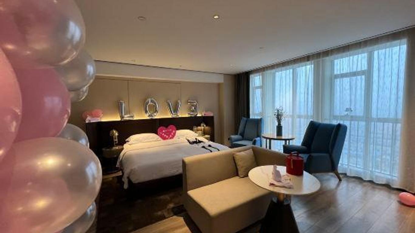 Echarm Plus Hotel (Changsha Hongxing Desiqin Plaza)