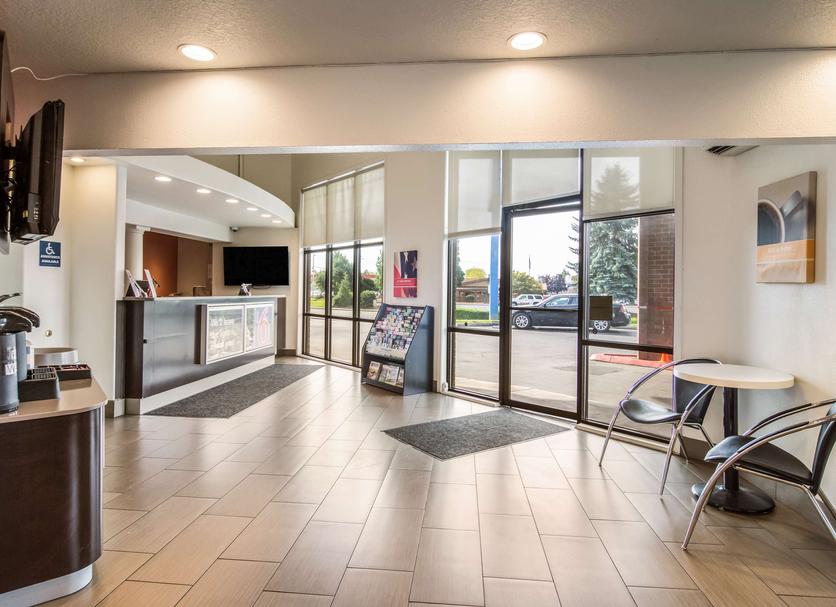 Front desk Photo