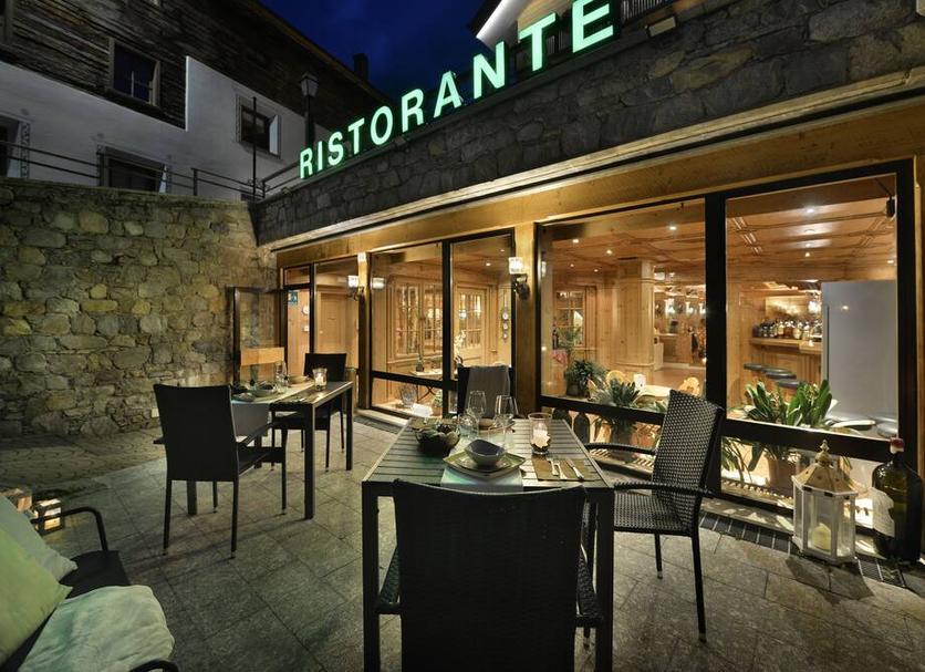 Restaurant Photo