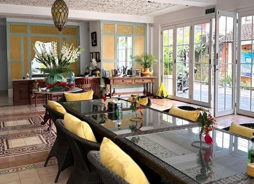 Dining room Photo