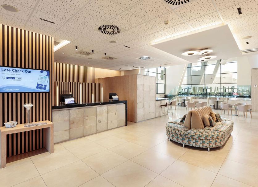 Front desk Photo