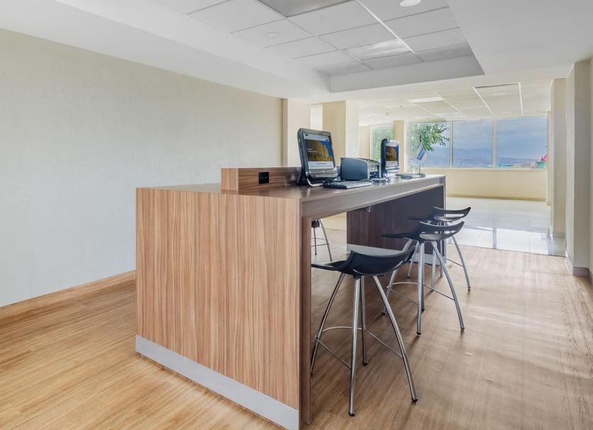 Front desk Photo