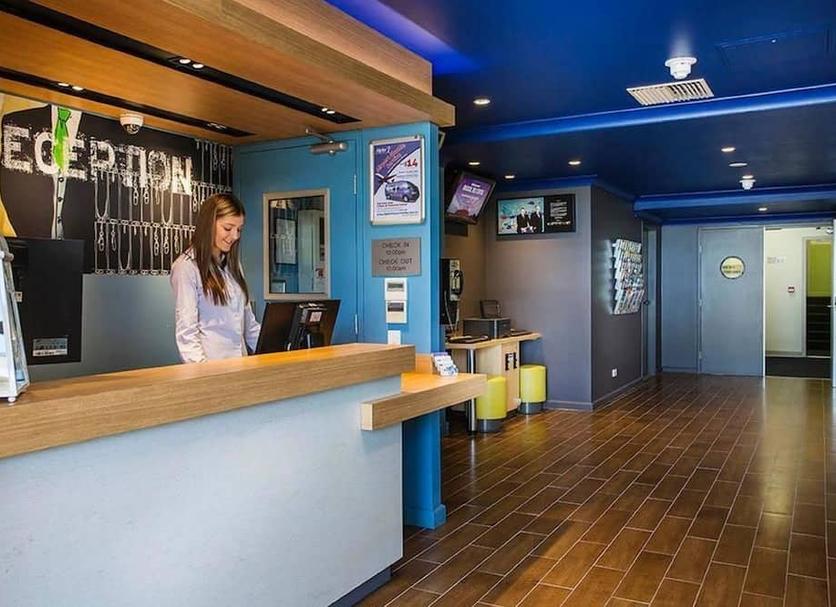 Front desk Photo
