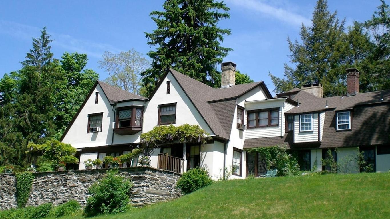 Whistler's Inn Bed & Breakfast