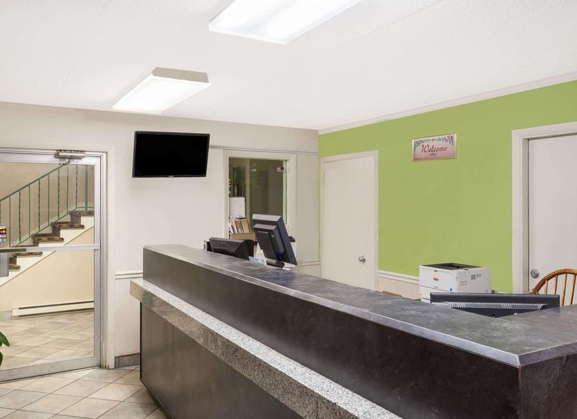 Front desk Photo