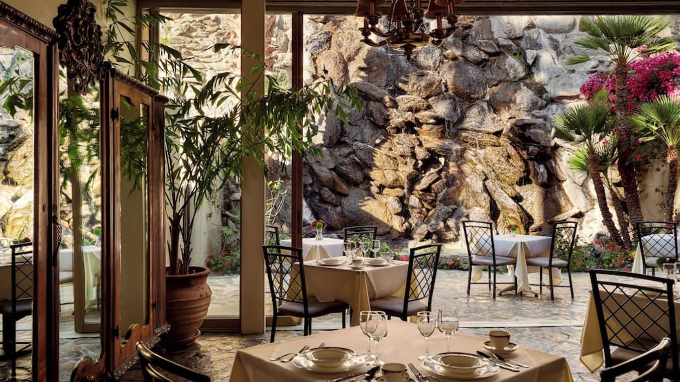 The Willows Historic Palm Springs Inn