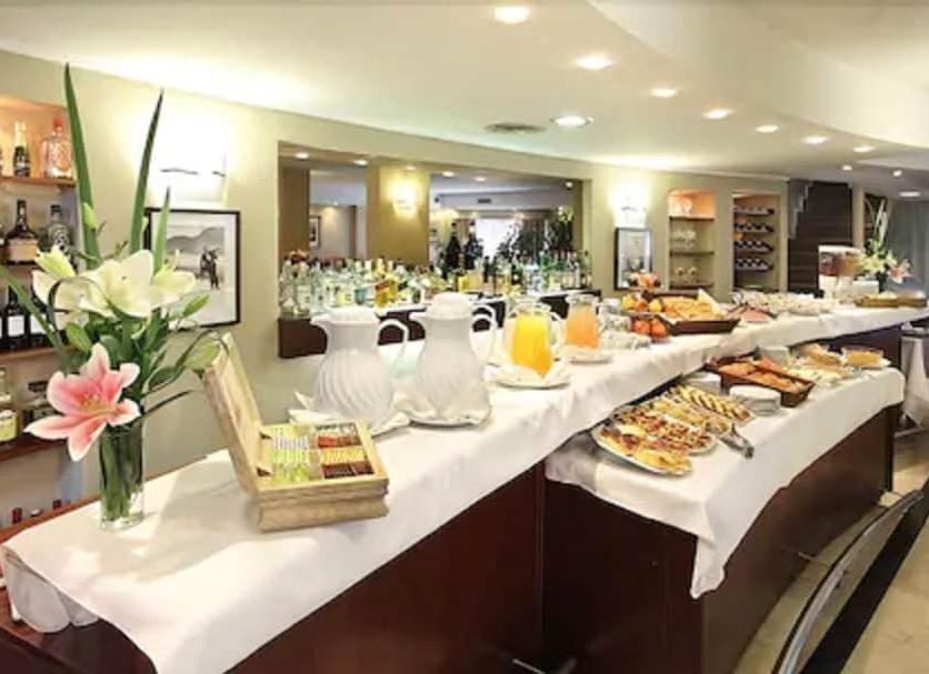 Buffet Photo