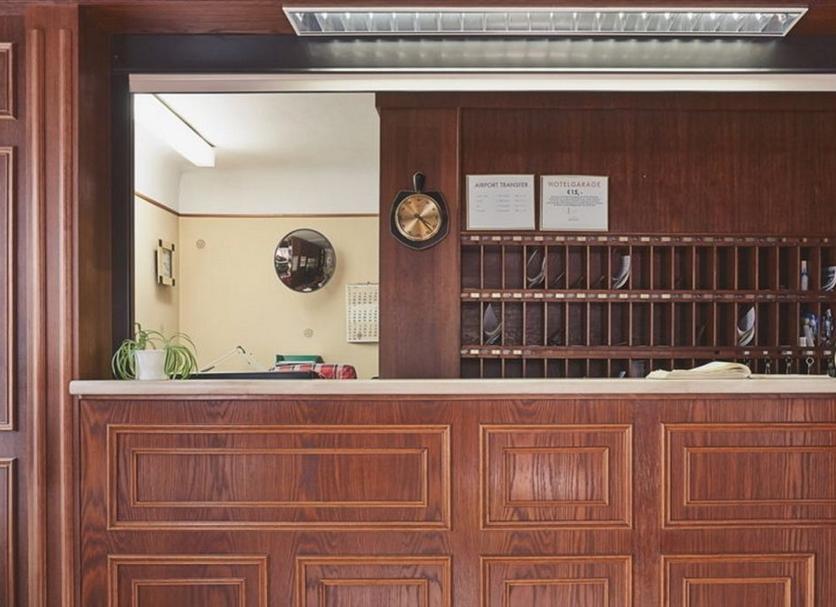 Front desk Photo