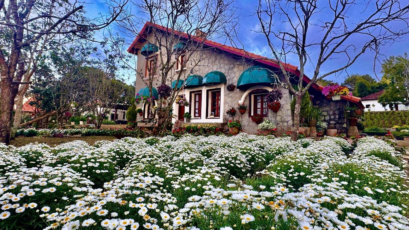 Dalat Train Village