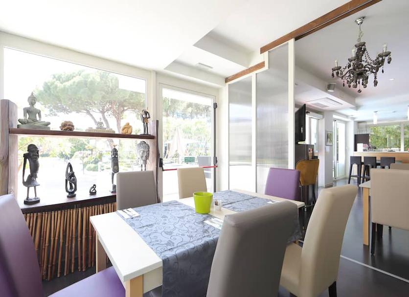Dining room Photo