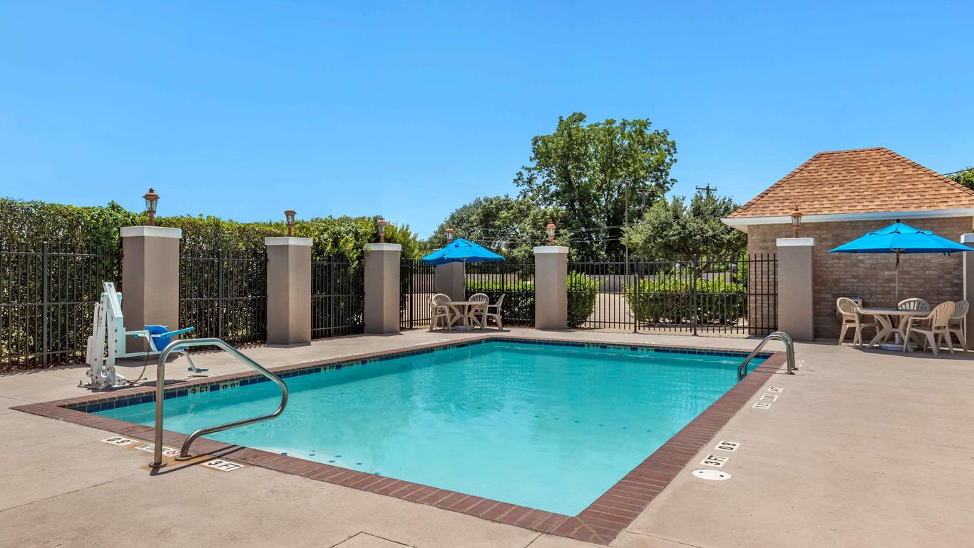 Comfort Suites Waco Near University Area