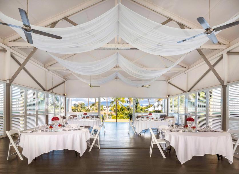 Banquet hall Photo